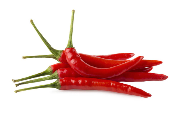 Red hot chilli papričky izolované na bílém pozadí - Fotografie, Obrázek