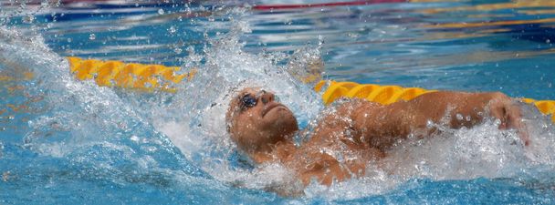 Budapest, Ungheria - 26 luglio 2017. Nuotatore competitivo BALOG Gabor (HUN) nuotando nella staffetta mista Medley 4x100m. Campionato del Mondo di Nuoto FINA manche preliminari a Duna Arena
. - Foto, immagini