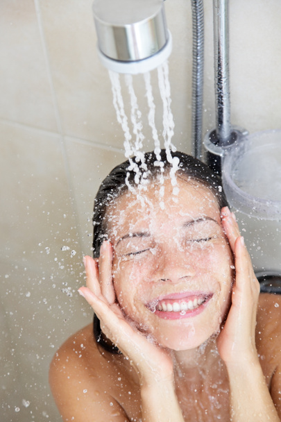 シャワー女性洗濯顔 - 写真・画像
