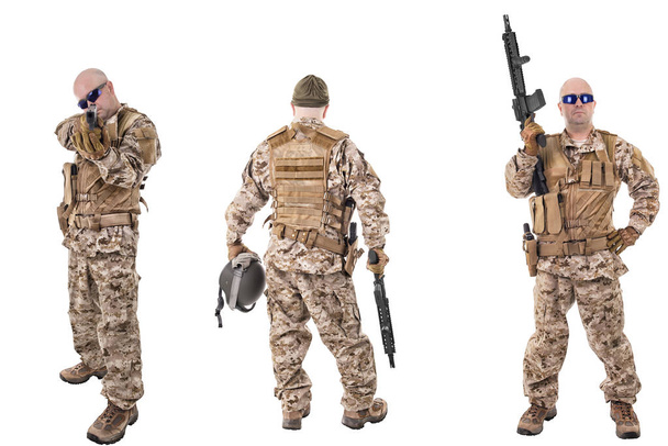 Ensemble de soldats en tenue de camouflage, isolés sur fond blanc. Prêt pour l'action
. - Photo, image