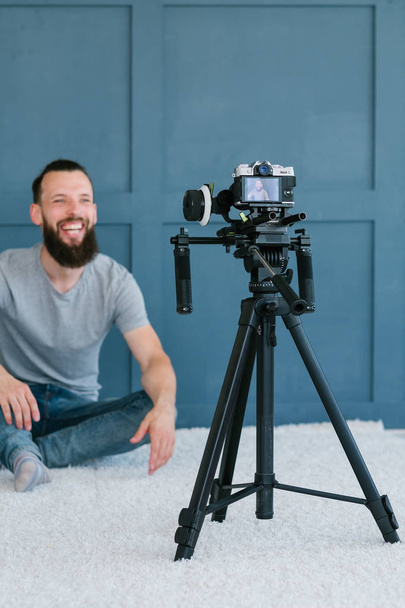 social media influencer man shoot video content - Foto, Imagen