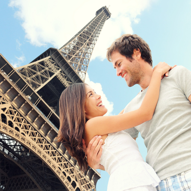Paris Torre Eiffel casal romântico
 - Foto, Imagem