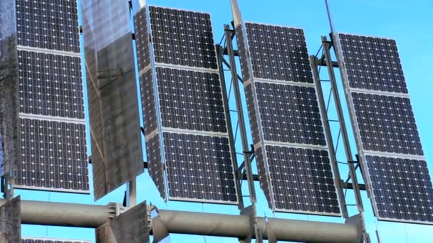 κινηματογράφηση σε πρώτο πλάνο φωτοβολταϊκής ηλιακής ενέργειας πάνελ - Πλάνα, βίντεο
