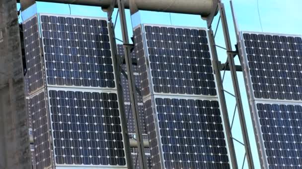 Paneles fotovoltaicos de energía solar de primer plano
 - Metraje, vídeo