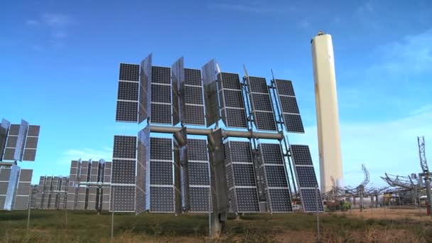 Фотоелектричні сонячної енергії панелей - Кадри, відео