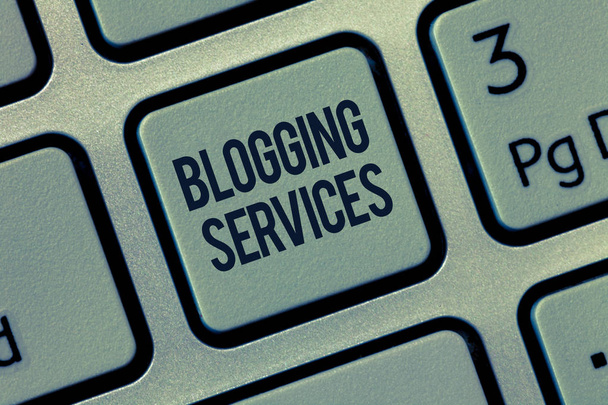 Texte d'écriture Word Blogging Services. Concept d'entreprise pour les réseaux sociaux Informative Journalism
 - Photo, image