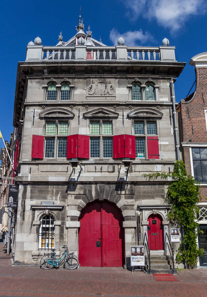 Historické naváží dům ve starém centru města Haarlem, Nizozemsko - Fotografie, Obrázek