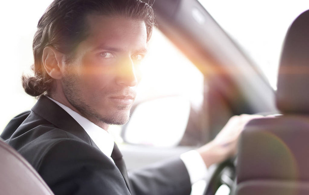 man sitting behind the wheel of a car - Фото, зображення