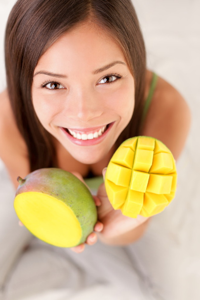 Mango gyümölcs nő boldog - Fotó, kép