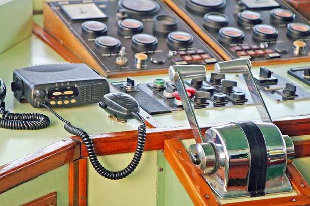 bir geminin tüm iletişimler-uçuş güvertesine radyo - Fotoğraf, Görsel