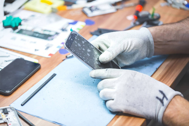 Close-up photos showing process of mobile phone repair - Valokuva, kuva