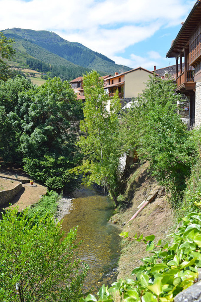 Cangas de Ons w Asturii Hiszpania - Zdjęcie, obraz