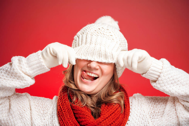 christmas smiling woman in sweater and  - Foto, Imagem