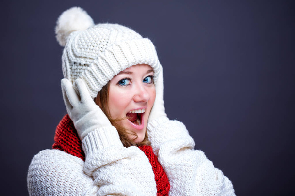 christmas smiling woman in sweater and  - Zdjęcie, obraz