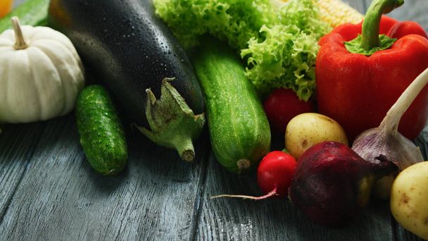 Abundancia de verduras frescas maduras - Foto, Imagen