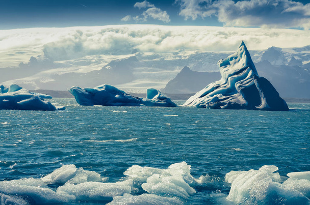 Veduta panoramica della laguna di Jokullsarlon con ghiaccio galleggiante, Islanda, Europa
 - Foto, immagini