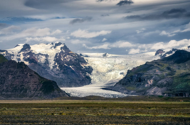 Vatnajokull 氷河と山々、アイスランド、ヨーロッパの風景を見る - 写真・画像