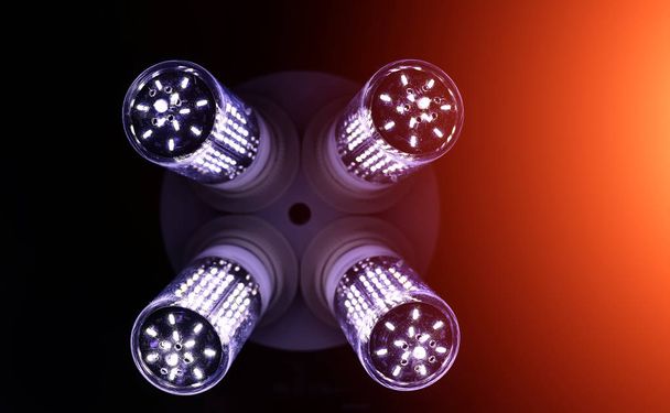 Lamba LED öğeleri. Diyotlar lambalı. Birçok parlak ışıklar  - Fotoğraf, Görsel