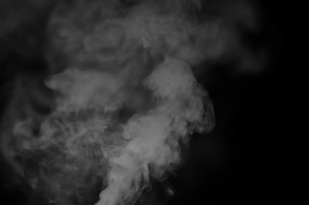 Witte rook op een zwarte achtergrond. Het patroon van rook. Clubs van wh - Foto, afbeelding
