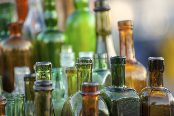 colección de botellas de vidrio antiguas
 - Foto, Imagen
