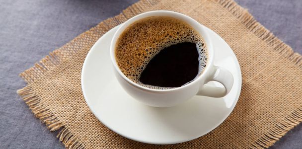 Cup of hot coffee drink with coffee beans - Φωτογραφία, εικόνα