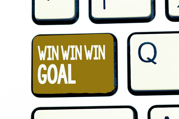 Texto de escritura Win Win Win Goal. Concepto significado Enfoque que tiene como objetivo satisfacer a todas las partes involucradas
 - Foto, Imagen