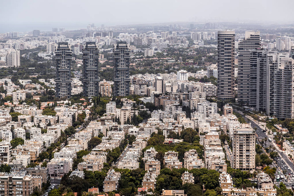 Tel Aviv-Yafo, Israel - June 12, 2018: Aerial view of the buildings and streets in Tel Aviv-Yafo, the cultural capital of the State of Israel. - Foto, afbeelding