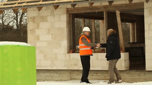 Gerente de construcción se reúne con el cliente
 - Metraje, vídeo