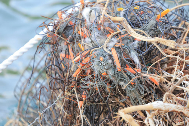 釣りネット プラスチック ロープのもつれた混乱  - 写真・画像