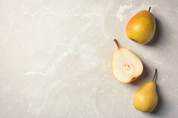Ripe pears on grey background, top view. Space for text - Foto, Imagem