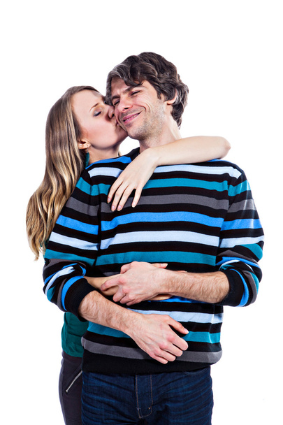 ευτυχισμένο ζευγάρι αγκαλιάζει - Φωτογραφία, εικόνα