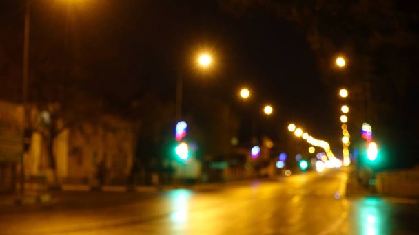Gece şehir sahne, arka plan bulanık, yol. - Fotoğraf, Görsel