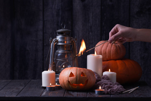 halloween, holidays and decoration concept - jack-o-lantern or carved pumpkins and candles on dark background - Foto, imagen