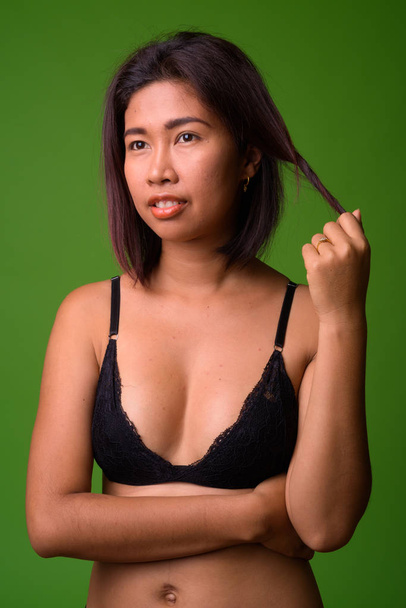 Joven mujer asiática en ropa interior
 - Foto, Imagen