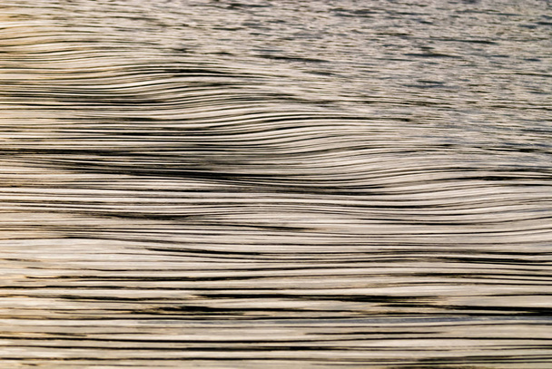 onde sul fiume creando una texture riccia
 - Foto, immagini