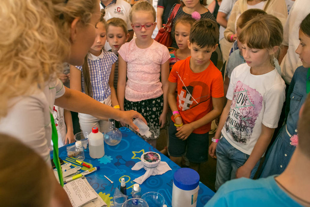 Moscow, Russia - September 22, 2018: WOW HOW Science Festival for schoolchildren in the Russian Academy of Sciences - Valokuva, kuva