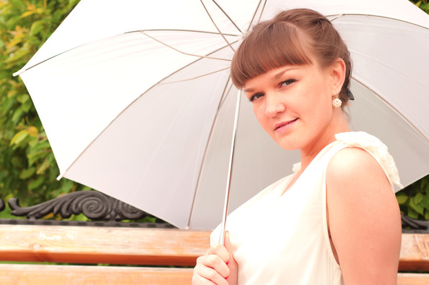 beautiful young woman under white umbrella - Foto, imagen