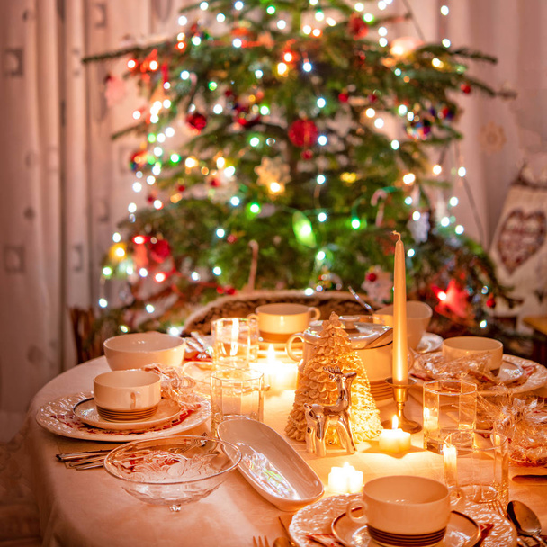πολύχρωμο και εορταστικά Χριστούγεννα ρύθμιση του πίνακα - Φωτογραφία, εικόνα