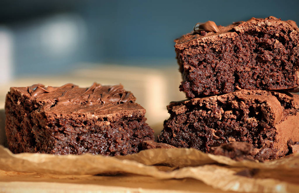 Versgebakken heerlijke zelfgemaakte fudge brownies close-up - Foto, afbeelding