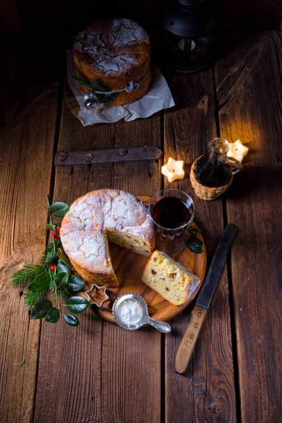 delicious genuine Italian mum Christmas panettone - Foto, afbeelding