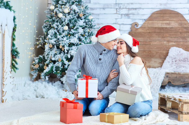 Happy young couple  having fun at Christmas. - Foto, afbeelding