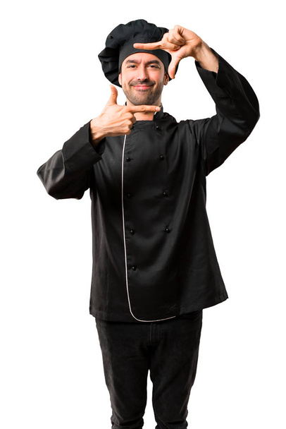 Chef homme en uniforme noir mise au point visage. Symbole de cadrage sur fond blanc isolé
 - Photo, image