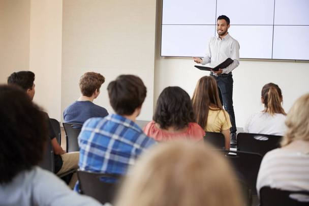Teacher Giving Presentation To High School Class In Front Of Screen - Foto, afbeelding