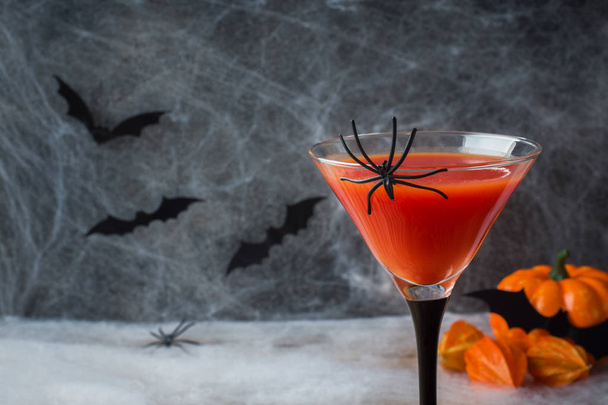 Bloody Mary cocktail, pumpkin with bats and spiders for Halloween, selective focus. - Valokuva, kuva