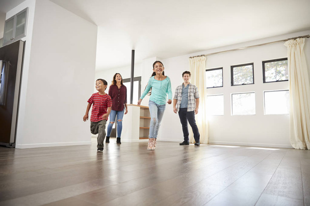 Excited Family Exploring New Home On Moving Day - Foto, Bild