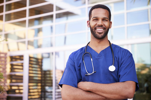 Young black male healthcare worker smiling outside - Foto, immagini