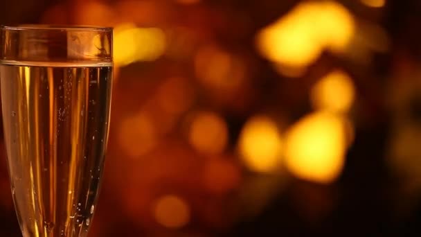 Champagne two glasses gold bokeh hd footage - Video, Çekim