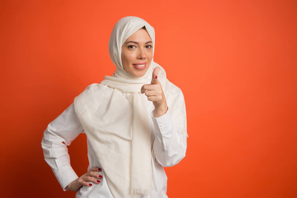 Happy arab woman in hijab. Portrait of smiling girl, posing at studio background - Foto, afbeelding
