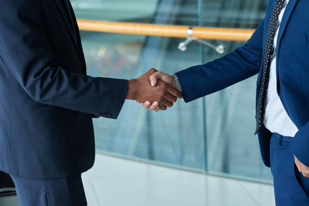 Cropped image of business people shaking hands  - Fotografie, Obrázek