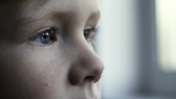 Very sad, depressed eyes of the child. The child is depressed - Footage, Video